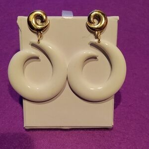 Elegant Gold and White Swirl Earrings